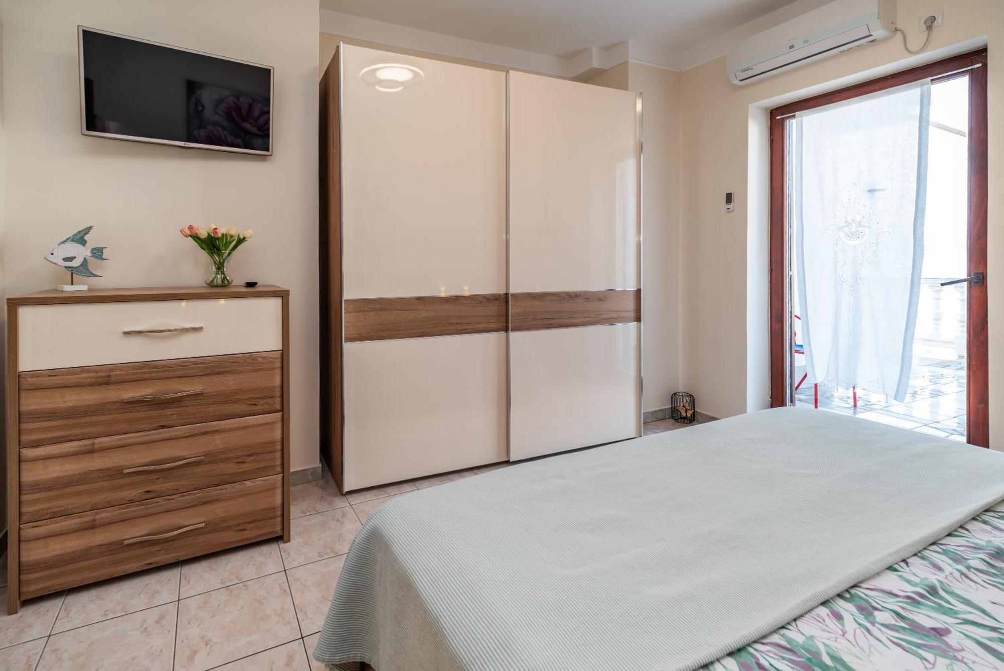 With Private Pool And Beautiful Sea View - By Traveler Tourist Agency Krk - Id 2106 * Vrbnik (Primorje-Gorski Kotar)